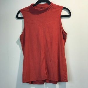 Cable & gauge tank with turtle neck
